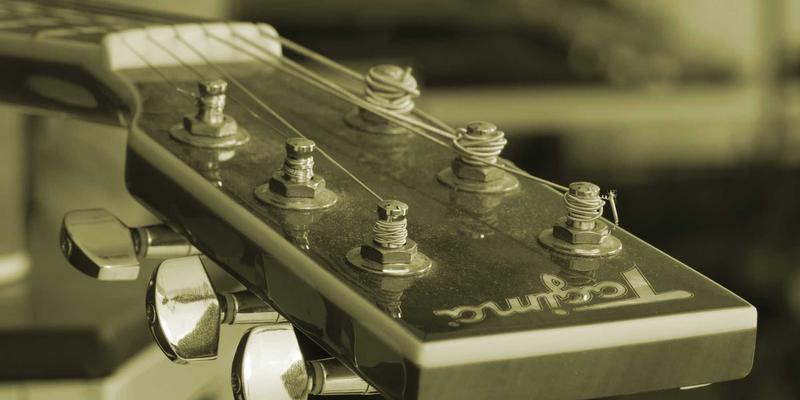 九酒爱83：当赛博朋克美学邂逅千年清酒，一场颠覆传统的品酒革命