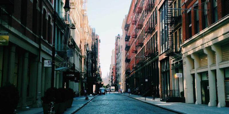 九酒爱推荐：当赛博朋克邂逅清酒与葡萄酒，未来品酒指南